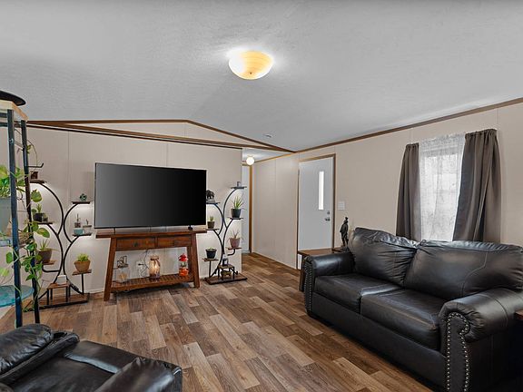 4th image of 202 Chad Ln