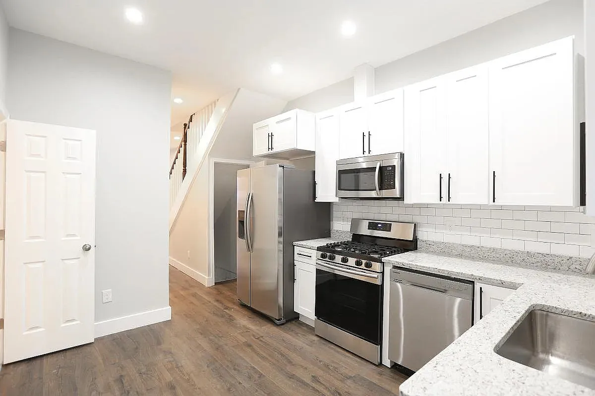 4 bed, 3.5 bath, 1400 sqft, $1,200 — Photo 4