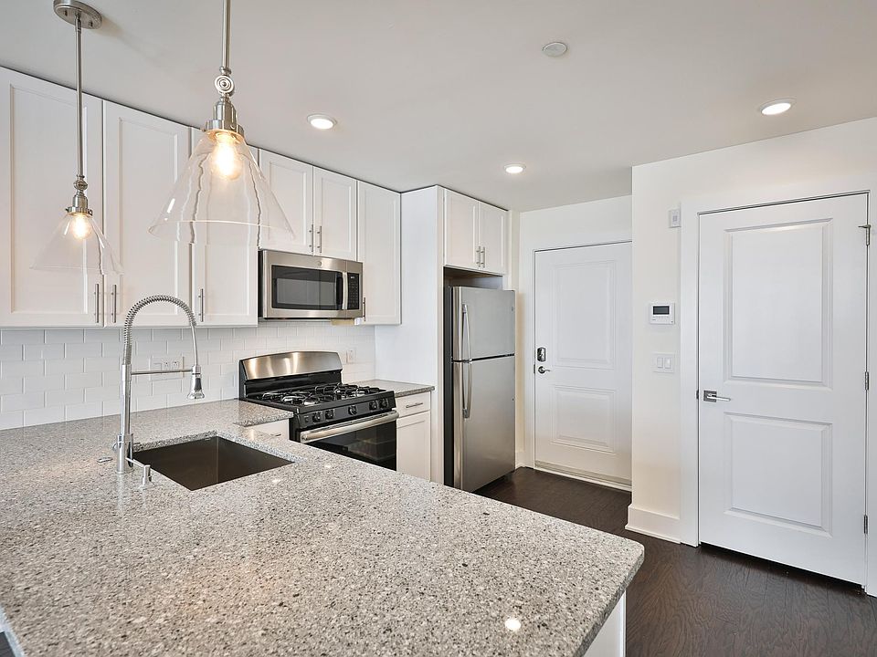 1st image of 2607 Emerald St Unit 3
