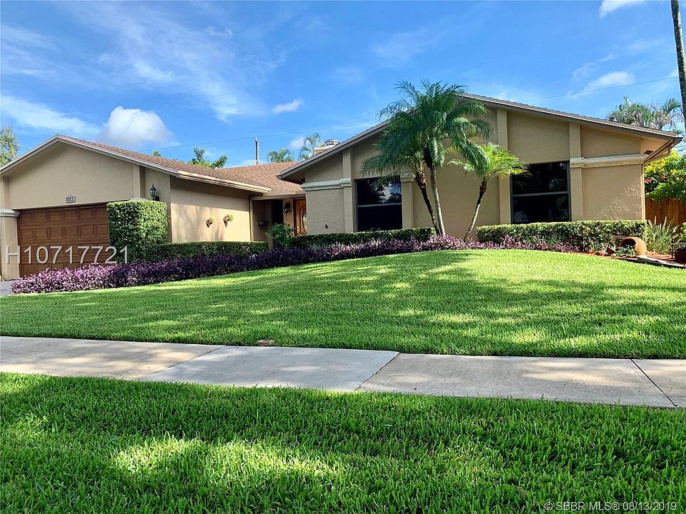 1st image of 8913 SW 49th Ct