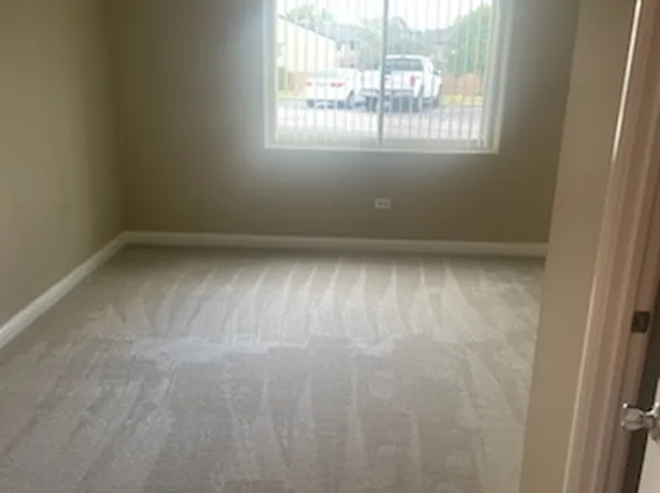 580 Lawrence Ave APT 113, Roselle, IL 60172