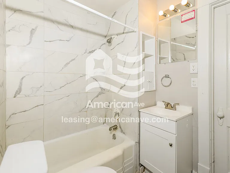 1610235_012_bathroom_13.jpg