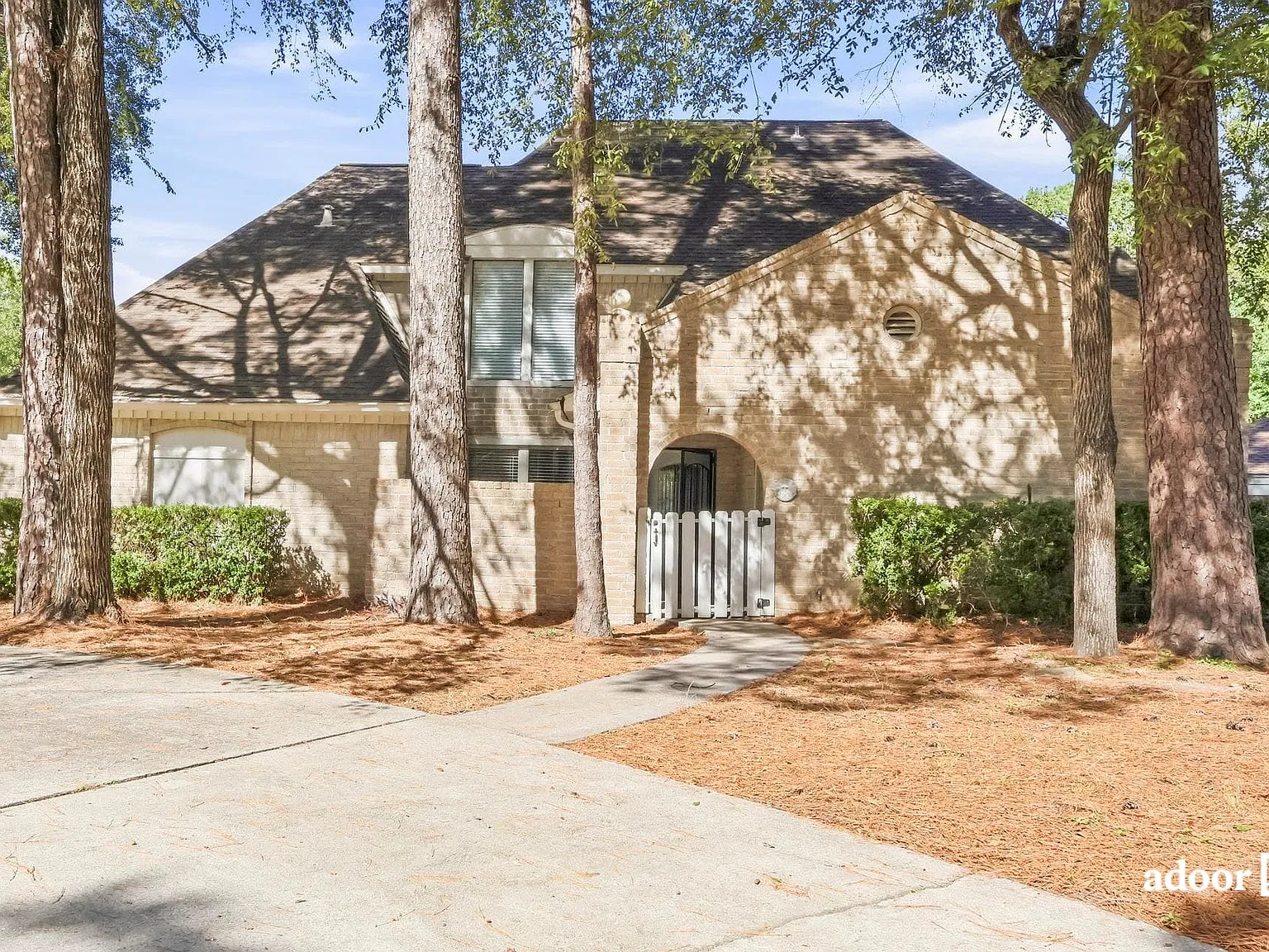 4 bed, 2.5 bath, 2606 sqft, $2,495 — Photo 1