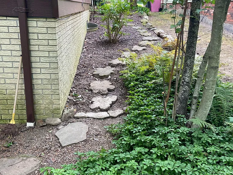 side of the house to the backyard