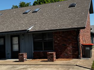 101 W 7th St #101, Grove, OK 74344