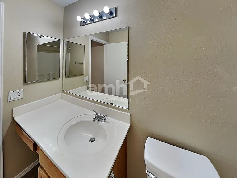 9029 W Avalon Dr — Photo 11
