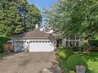 911 198th Ave E, Lake Tapps, WA 98391