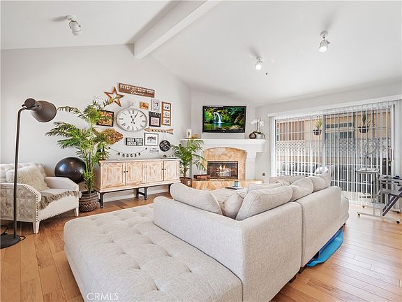 2nd image of 2517 Rockefeller Ln #B
