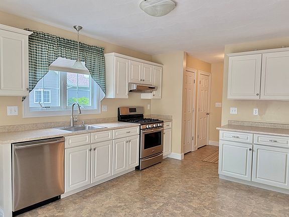 4th image of 8 Beeston Ln Unit 8