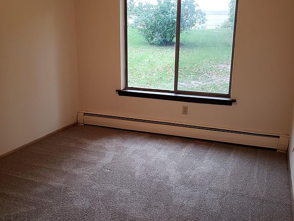 Cozy 1 bedroom with closet