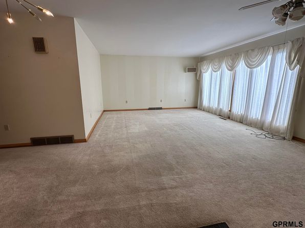 305 N Linden Ave, Davenport, NE 68335