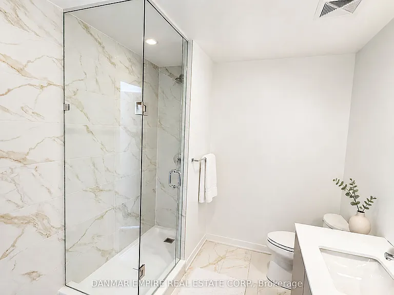 405 Dundas St W #LPH06 — Photo 17