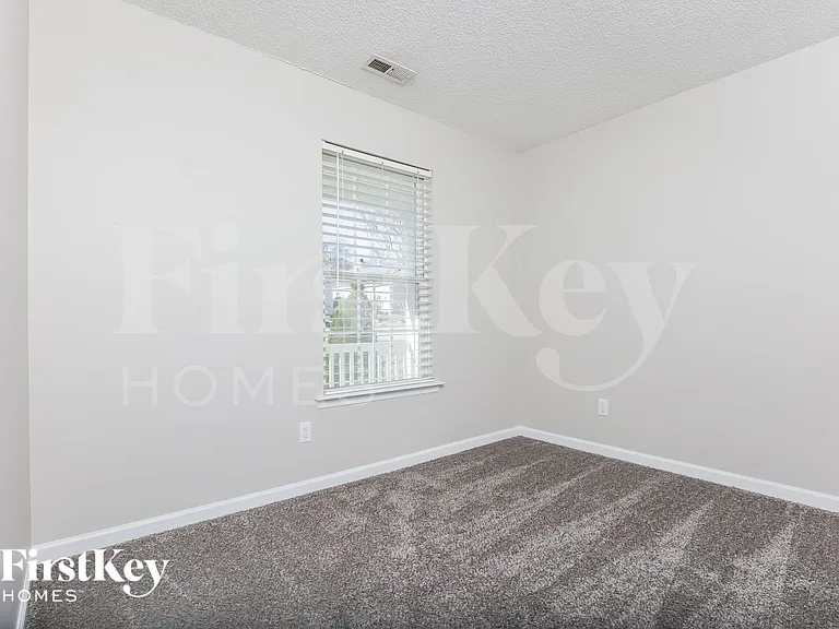 4952 Silverdene St — Photo 12