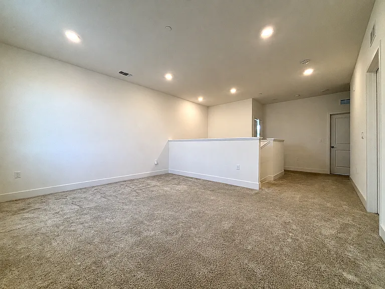 2051 Rosemary Dr — Photo 14