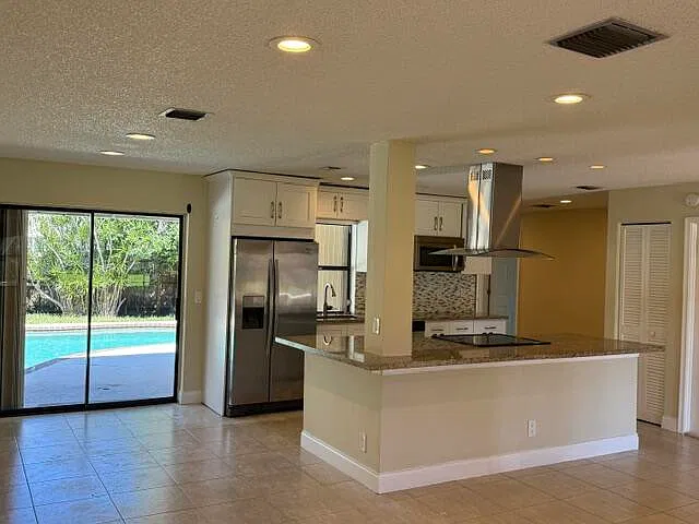 3 bed, 2.0 bath, 1473 sqft, $4,450 — Photo 4