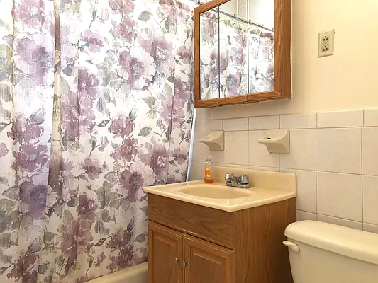 Rented by Astoria Realty | media 23