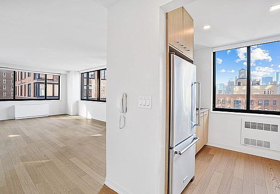 5th image of 1 Columbus Pl APT N10f
