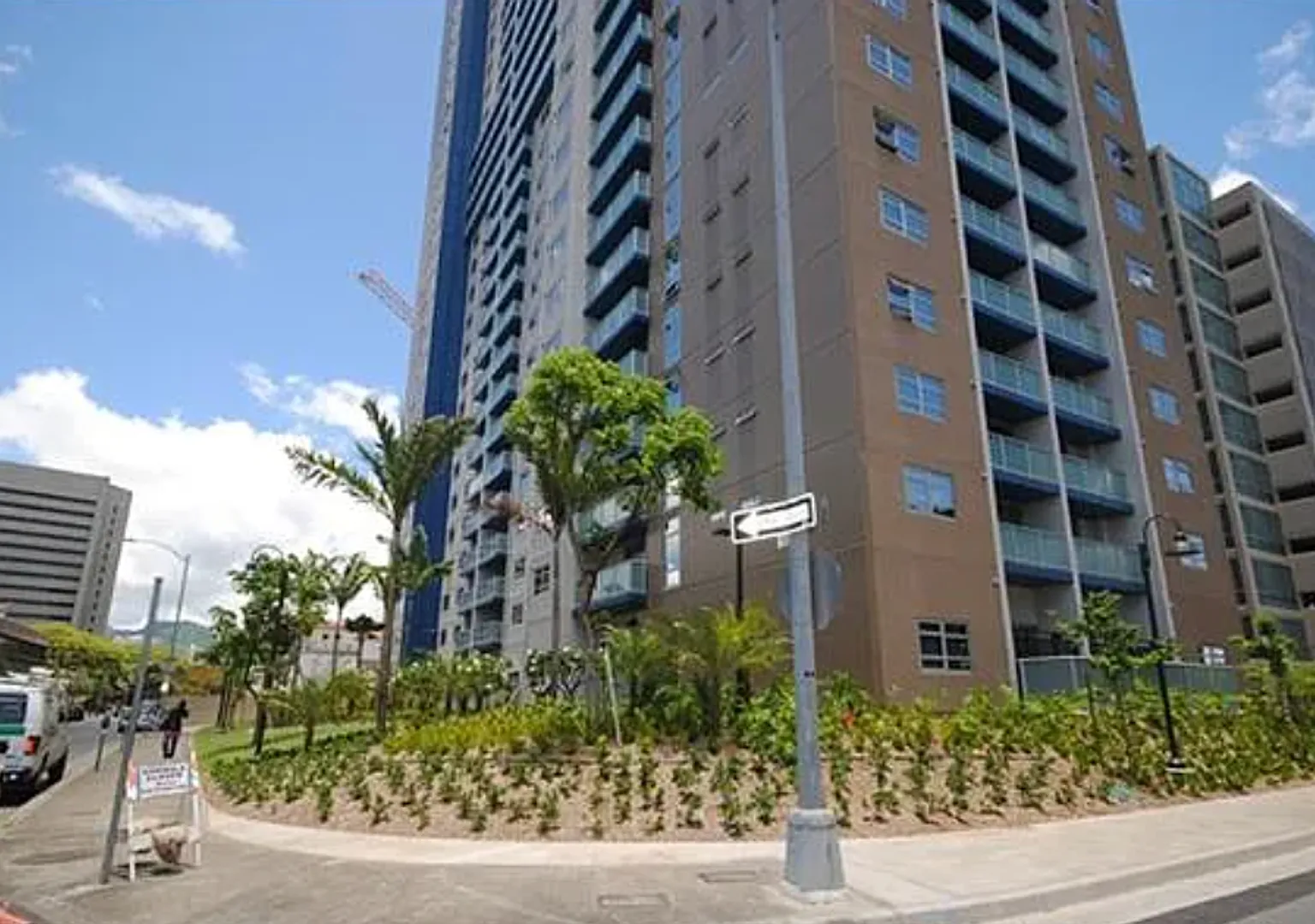 Studio with assigned parking in the heart of vibrant Kakaako! — Photo 1