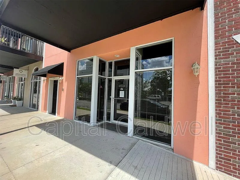 2 bed, 1.0 bath, 956 sqft, $2,420 — Photo 3