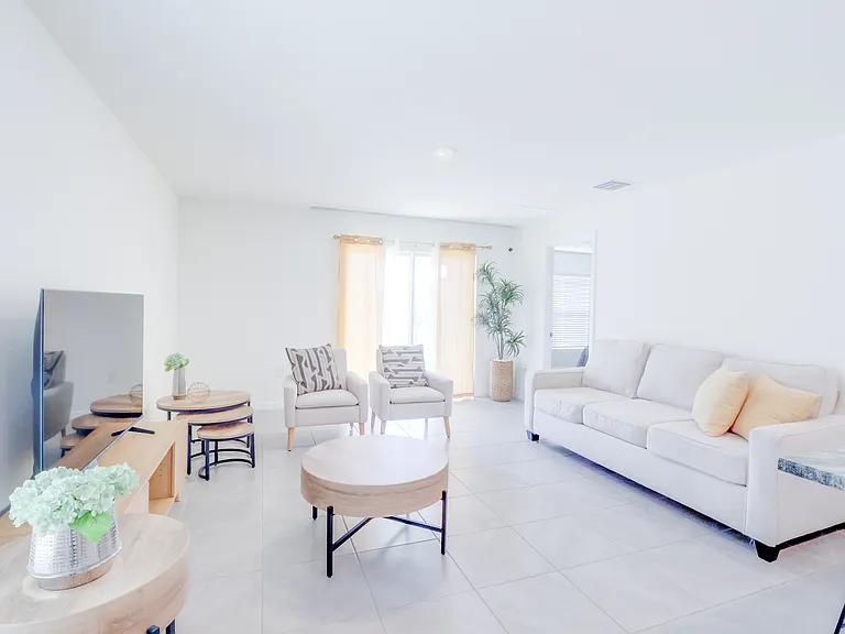 8695 SW 46th Ave — Photo 8