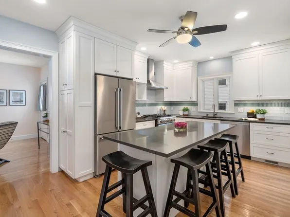 6 Denns Pl, Newton, MA 02459