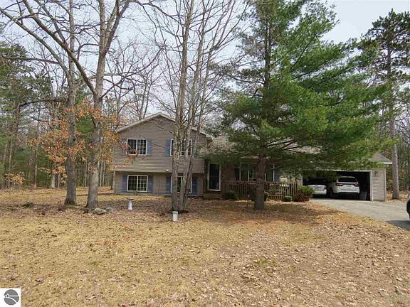 3rd image of 1545 Green Oak Dr