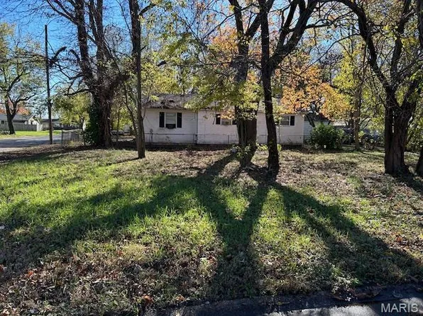 601 Elkins St, Charleston, MO 63834