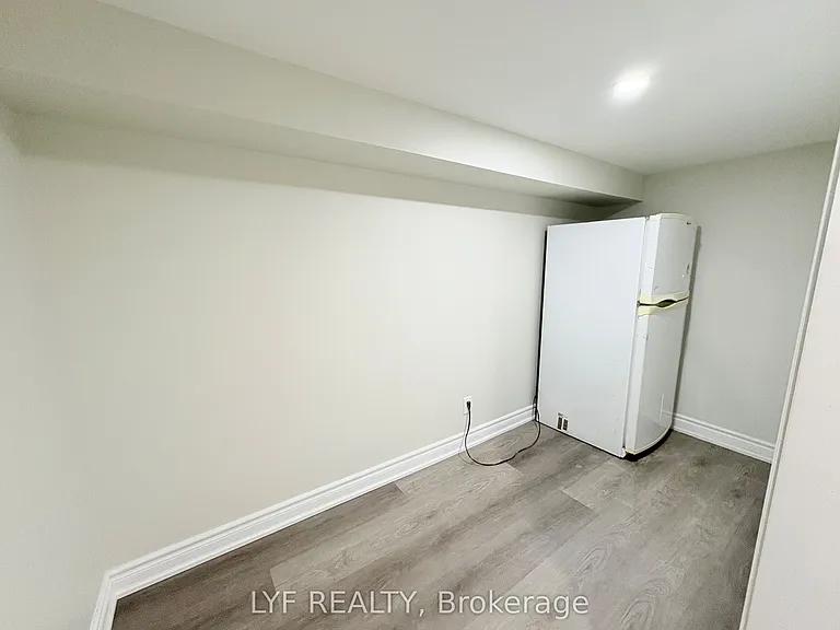 22 Ivordale Cres #2 — Photo 5