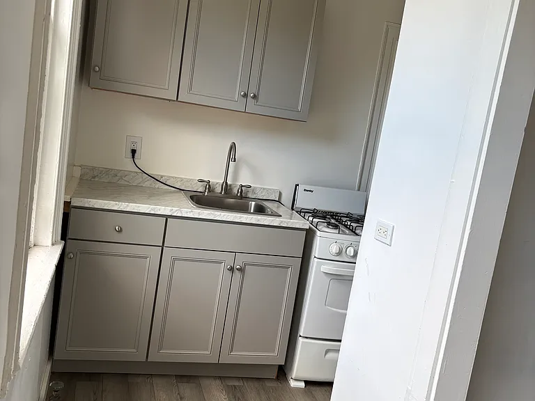 102 E Main St #7 — Photo 1
