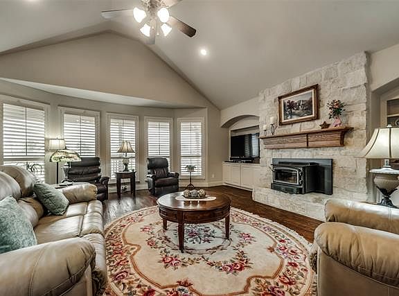 4th image of 3018 Weldon Ln