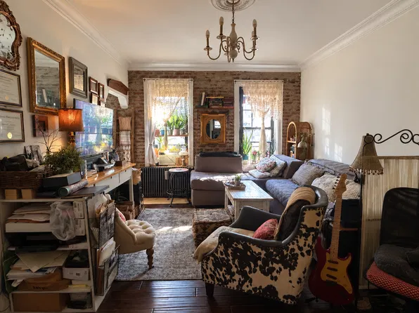 187 Pinehurst Avenue image 1 of 11