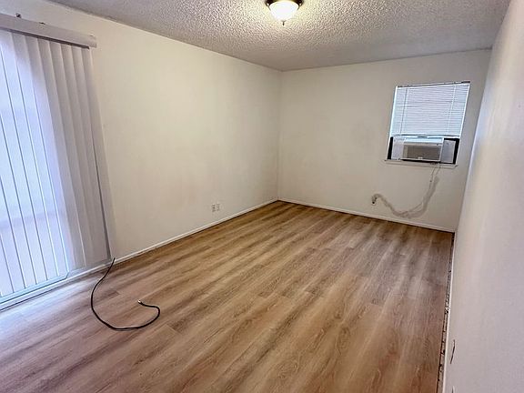 5th image of 3522 Oakwood Dr APT 15