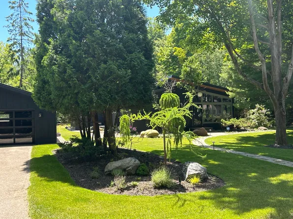 3057 Peach St, Douglas, MI 49406