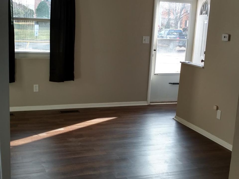 1st image of 544 S Shore Ct