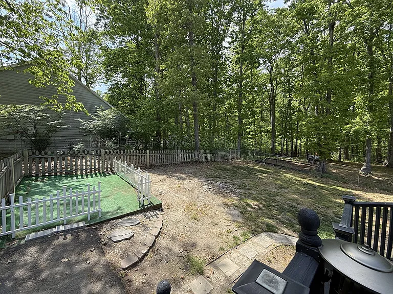 10910 Chesterwood Dr — Photo 35