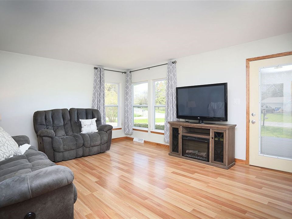 1487 Deerwood Dr, Neenah, WI 54956 Zillow