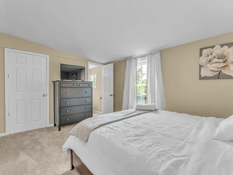 208 Princess Anne St — Photo 35
