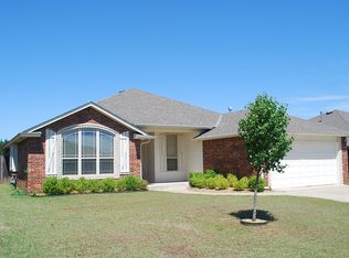 204 Great Oaks Dr, Norman, OK 73071
