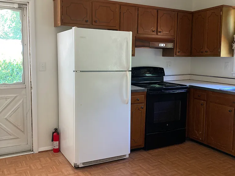 852 Constellation Dr — Photo 2