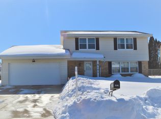 8101 Crystal Dr, Racine, WI 53406