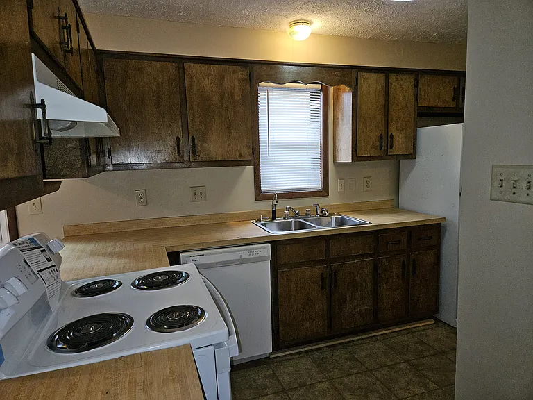 831 Rumford Pl — Photo 6