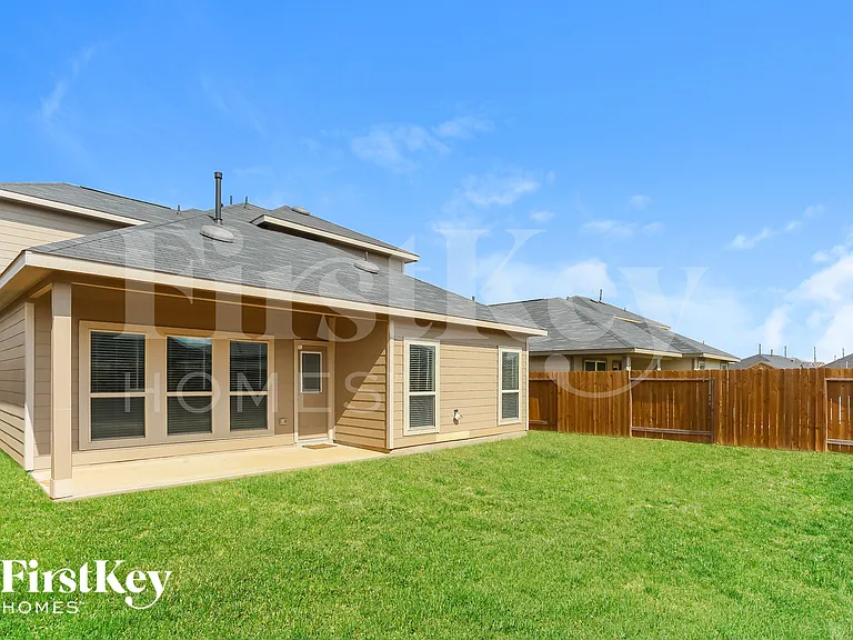 7215 Victorville Dr — Photo 15