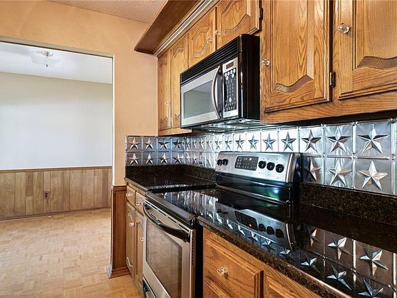 4th image of 2598 Lakeview Ln