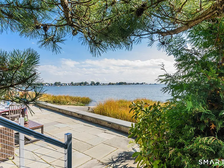 50 Shorefront Park — Photo 5