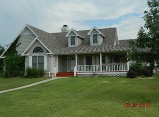 703 Quail Nest Rd, Winfield, KS 67156