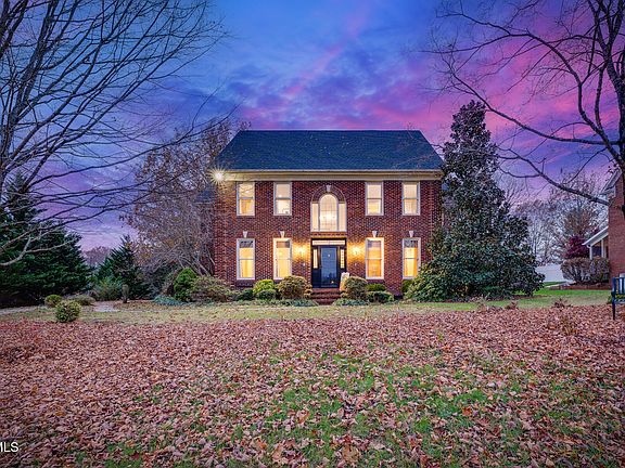 2nd image of 1012 Norfolk Pl