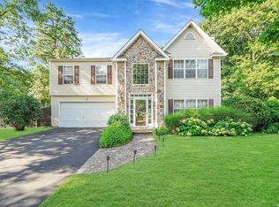 56 Chardonnay Dr, Coram, NY 11727