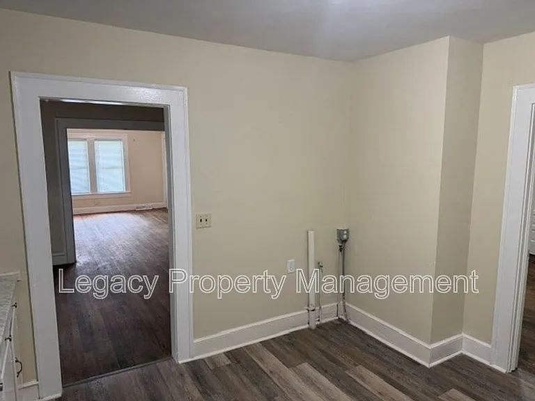 1511 Albright Ave — Photo 3