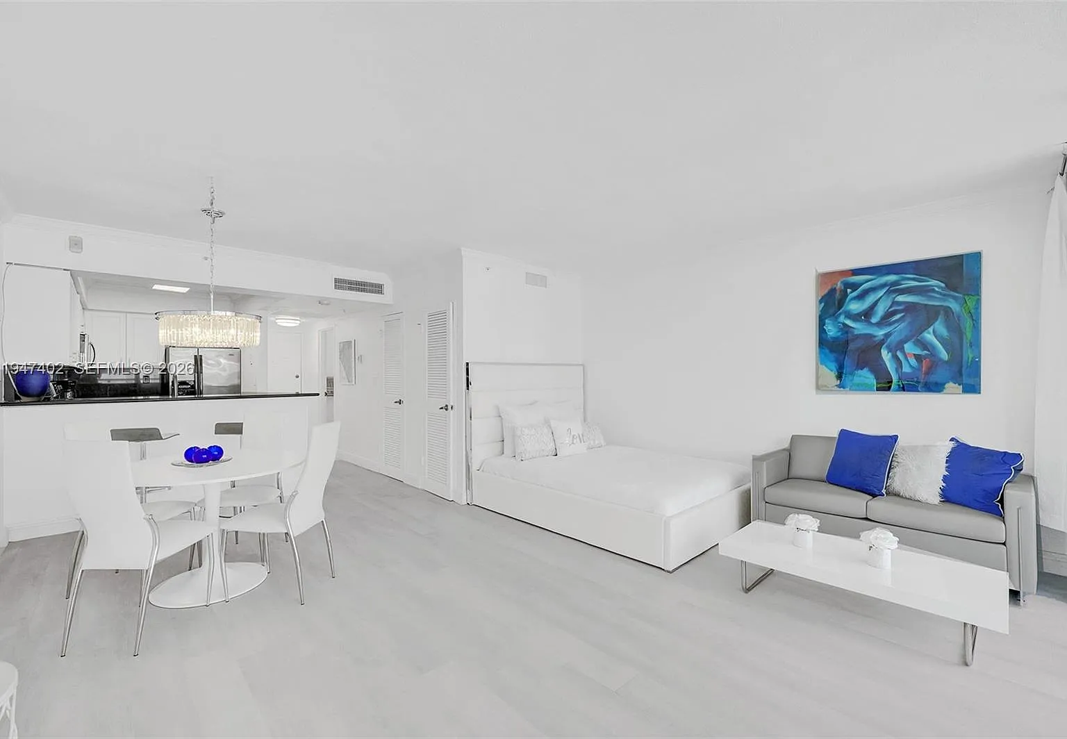 Wave Condo — Photo 2