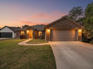 209 Shady Ln, Azle, TX 76020